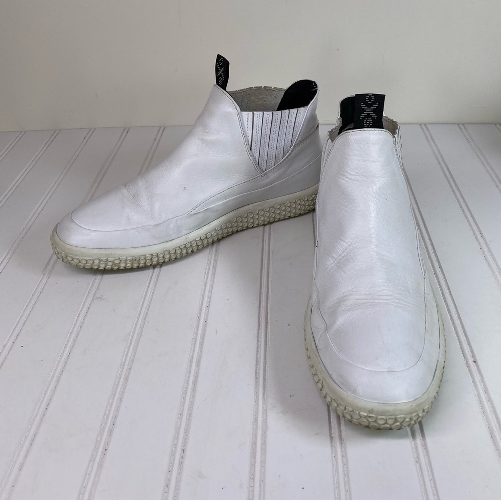 O.X.S. White leather mid slip on sneakers